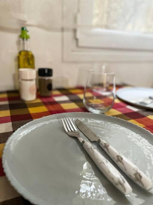 Cute And Quiet Apartment In The Center Of Афины Экстерьер фото