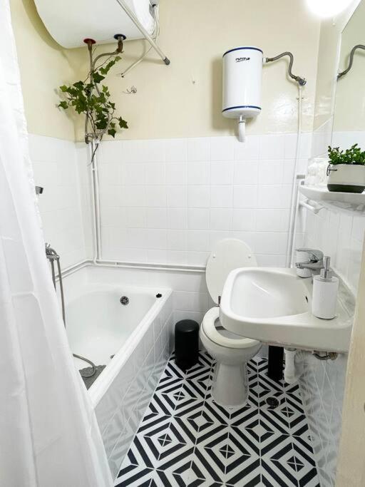 Cute And Quiet Apartment In The Center Of Афины Экстерьер фото