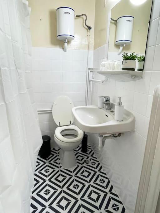 Cute And Quiet Apartment In The Center Of Афины Экстерьер фото